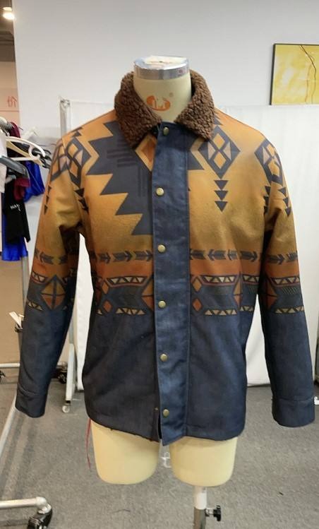 Herren Fleecejacke mit Aztekischem Geometrischem Print – Ideal für Sommerabende