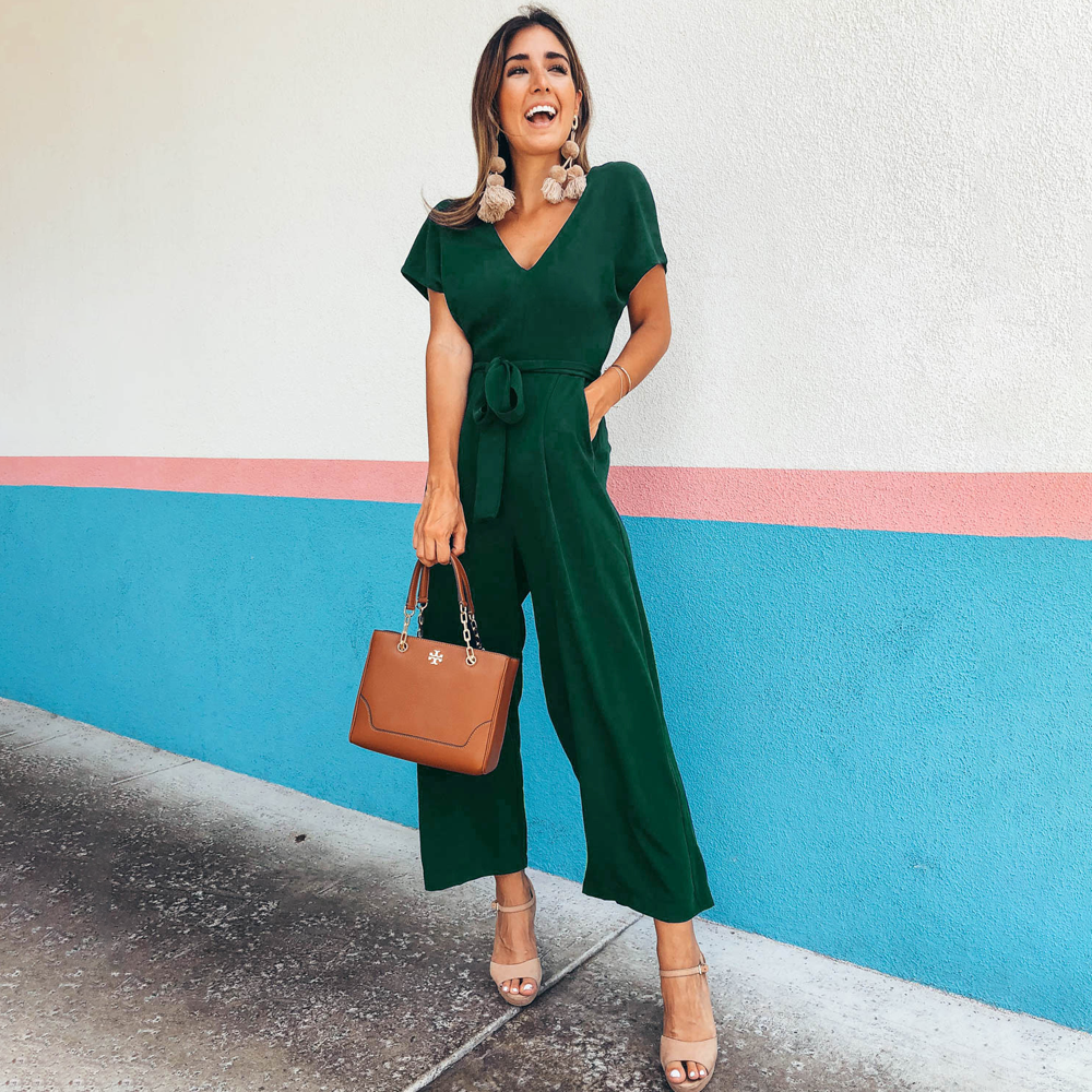 Jumpsuit mit V-Ausschnitt, Seitentaschen und lockerer Passform | Perfekt für den Sommer