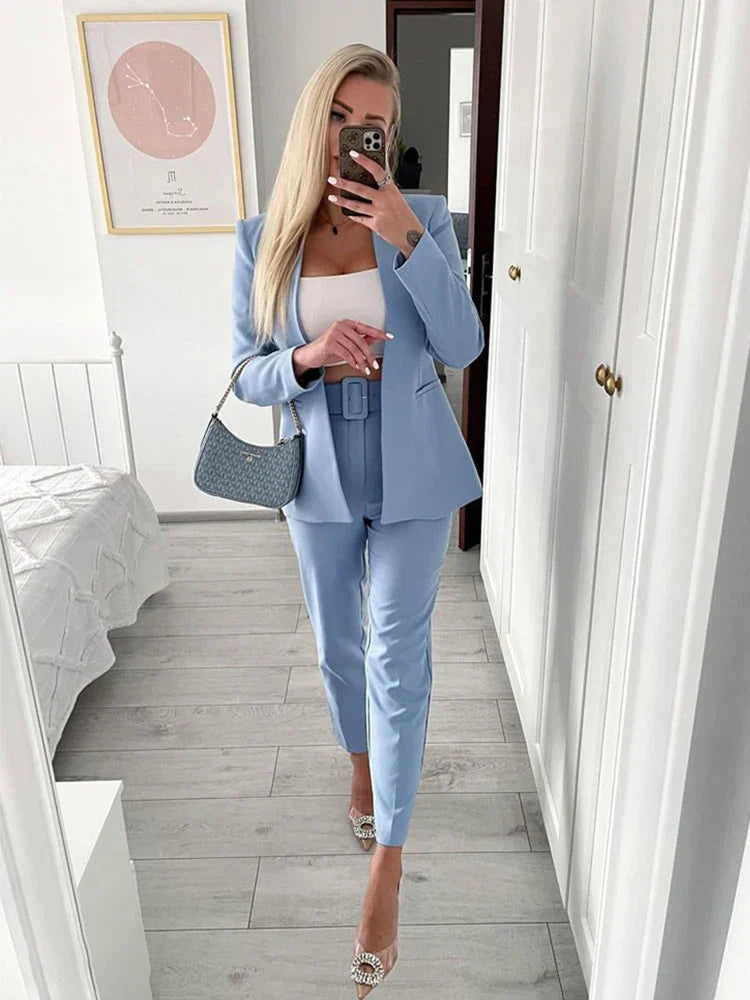 Kerinauia - Sommerlicher Business-Anzug für Damen - Leichter Blazer und Slim-Fit-Hose