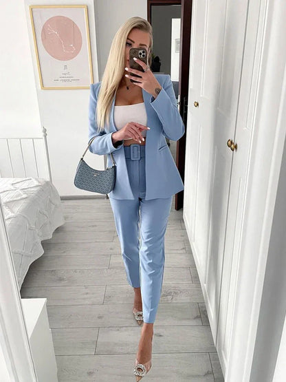 Kerinauia - Sommerlicher Business-Anzug für Damen - Leichter Blazer und Slim-Fit-Hose