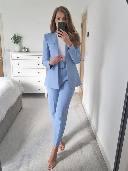 Kerinauia - Sommerlicher Business-Anzug für Damen - Leichter Blazer und Slim-Fit-Hose